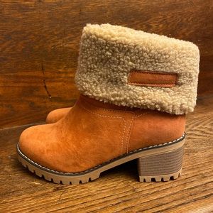 Women’s cozy winter boots.